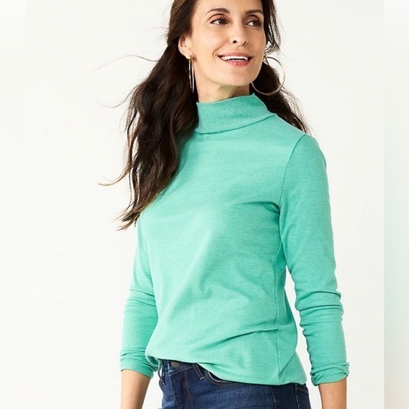 Women's Croft & Barrow® Essential Long-Sleeve Mockneck Top in a beautiful green - Picture 1 of 5